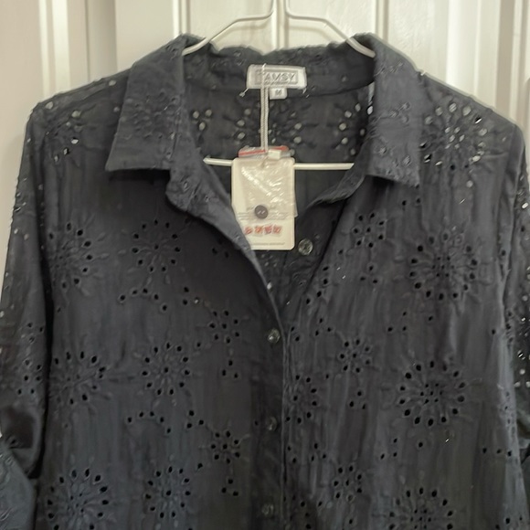 TAMSY black eyelet button down tunic top. M - Picture 2 of 6
